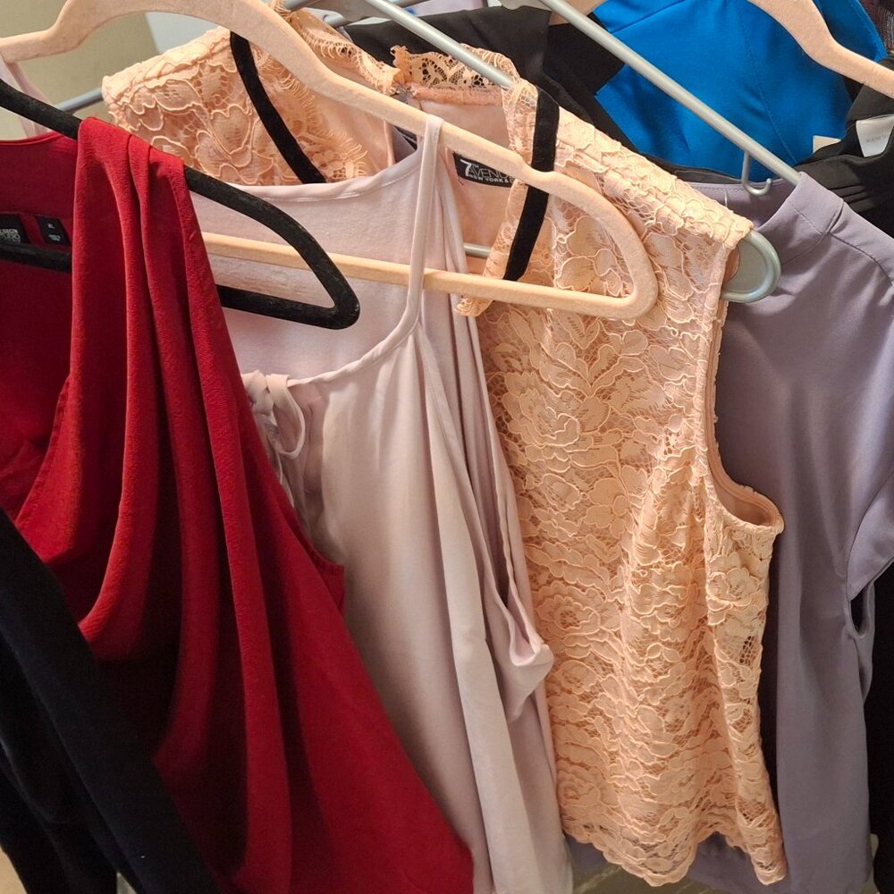 Set of 9 Women's Large and XL Business Casual Tops New York and Co.